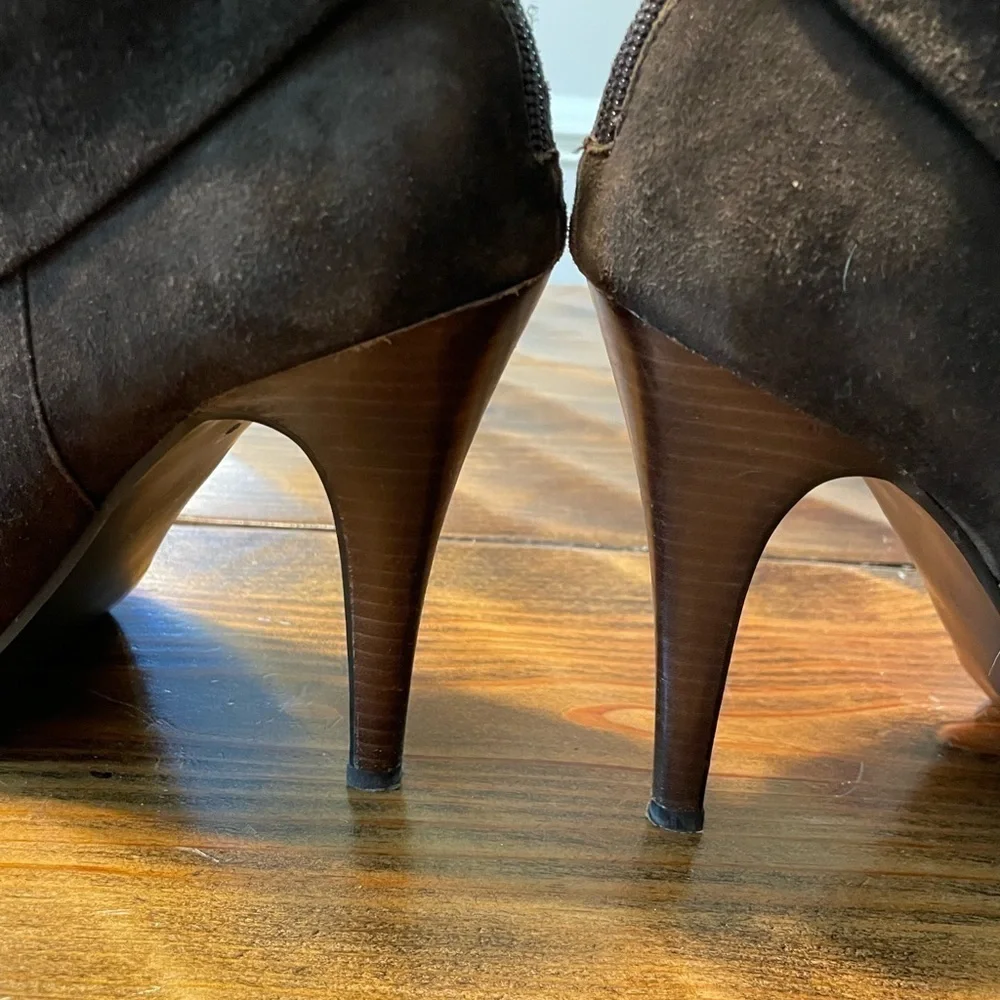 NWT Women’s Steve Madden Trishia brown suede booties SIZE 9.5